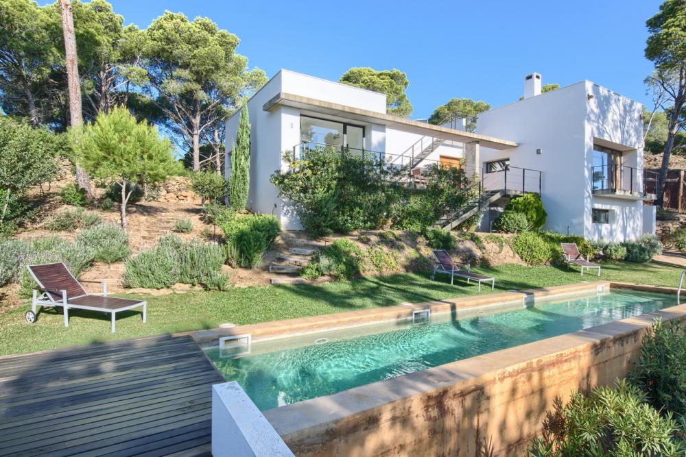 Property-Management-PMEmporda-Costa-Brava-Begur-villa examination